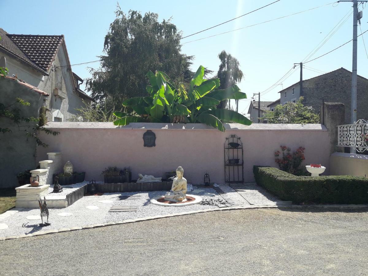 הוילה Saint-Angeau Les Quatre Saisons מראה חיצוני תמונה